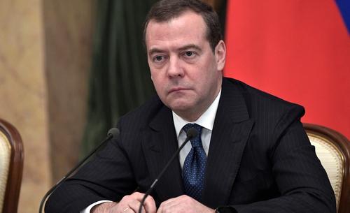 Медведев: примеры разложения мозгов политиков Запада появляются ежедневно