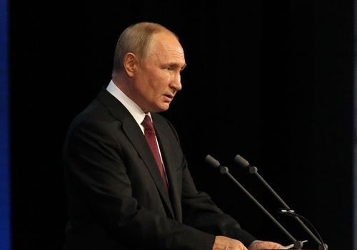 Путин назвал настоящей элитой России тружеников и воинов