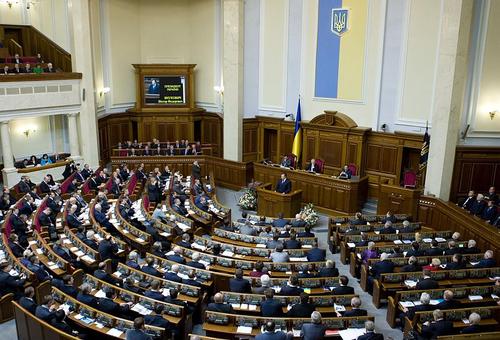 Самороспуск: украинские депутаты убегают из парламента и страны