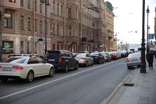 Перед 8 Марта пробки в Петербурге достигли восьми баллов