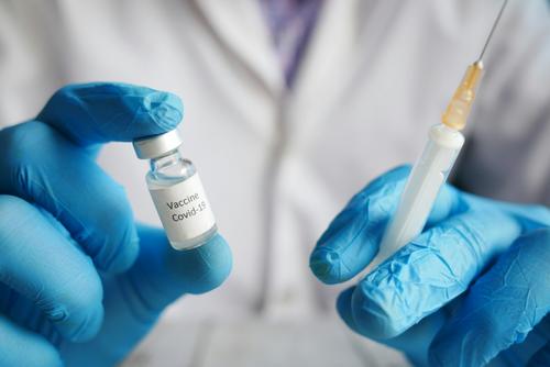 62-летний житель Германии сделал 217 прививок от COVID-19
