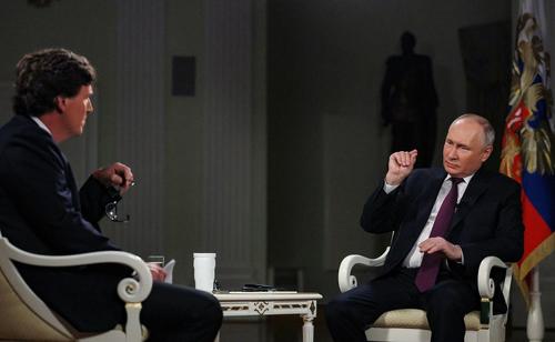 Боксер Джонсон назвал интервью Путина Карлсону ходом, взбесившим всех в США