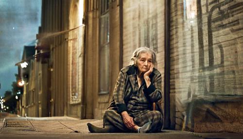 80-летнюю бабулю в Виннице выкинули на улицу из квартиры