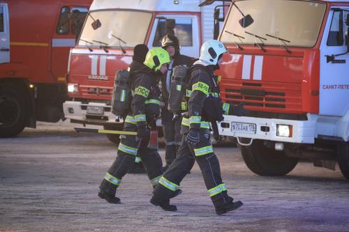 Спасатели ликвидировали открытое горение на складе во Фрунзенском районе 