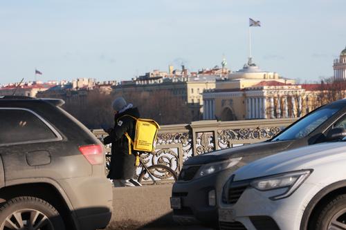 Спрос на курьеров в Петербурге прошлой зимой увеличился на 79% 