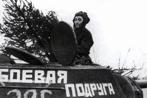 Мария Октябрьская купила танк и попросила Сталина отправить её на фронт