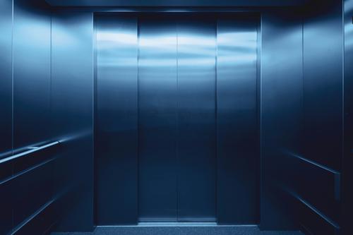 Для замены всех устаревших лифтов в России потребуется 300 млрд рублей