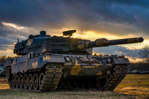 Газета ABC: Испания может поставить Украине до 20 танков Leopard 2A4