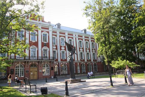 На здании СПбГУ установят мемориальную доску в честь Людмилы Вербицкой