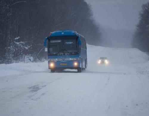 В Хабаровском крае из-за снега ограничили движение автобусов