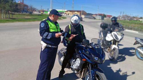 В Крыму гаишники тормозят мотоциклистов «чисто поговорить»