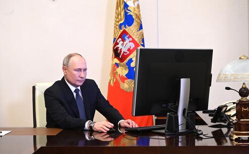 Путин призвал постоянно наращивать готовность к чрезвычайным ситуациям