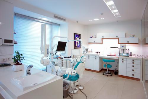 Стоматолог Золотницкий: Отказ от чистки зубов приводит к кариесу
