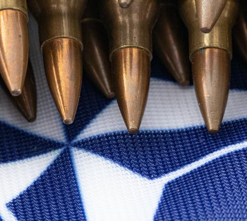 Столтенберг: поставки стран НАТО вооружений Украине должны быть обязательными
