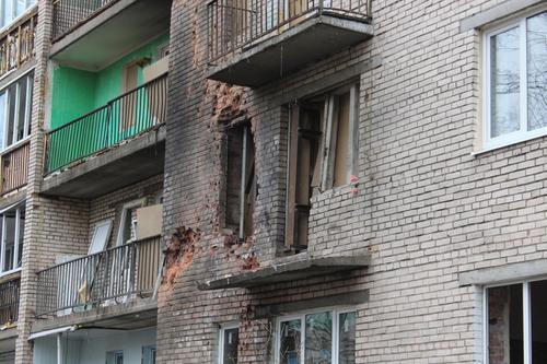 Квартира на Пискаревском после падения БПЛА до сих пор стоит без окон