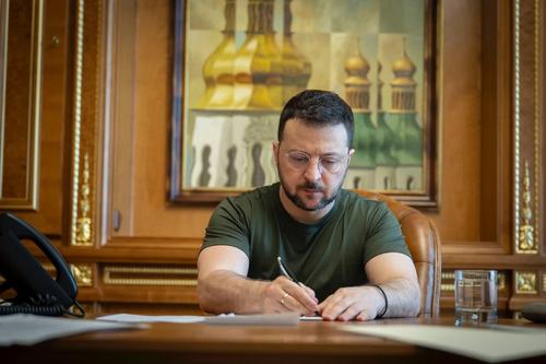 Зеленский поддержал идею об отправке военных Запада в Украину и на границу с РБ