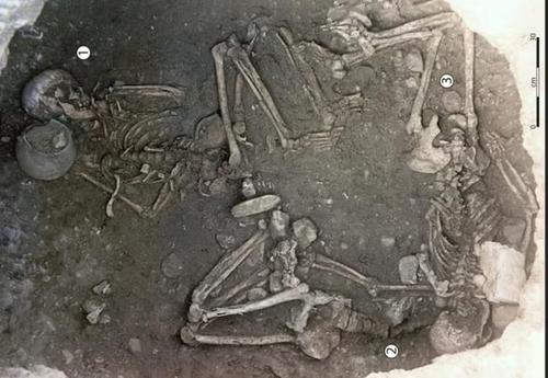 Женщин каменного века хоронили заживо во время ритуальных жертвоприношений