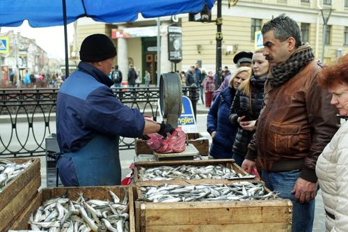 Петербургские рыболовы назвали причины роста цен на корюшку