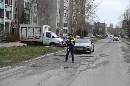 В Челябинской области губернатор Алексей Текслер дал старт дорожным работам