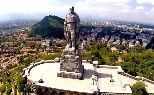Действовать и не менять свою линию: защитим памятник «Алеша» в Болгарии