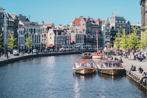 Власти Амстердама запретили строительство новых гостиниц