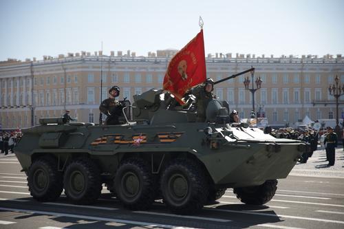 Генеральная репетиция парада Победы прошла на Дворцовой площади Петербурга