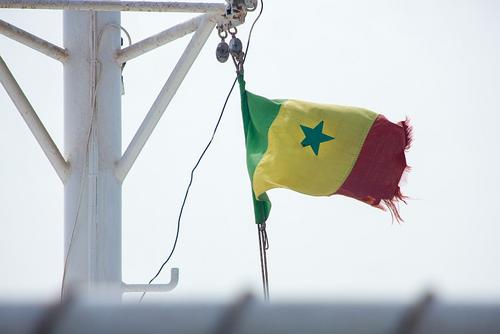 Сенегал пинком гонит всё колониальное французское, в том числе язык