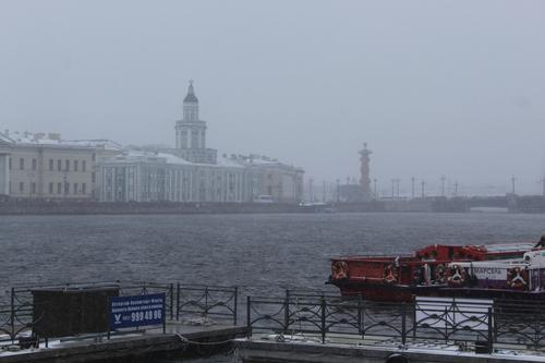 В Петербурге пошел снег