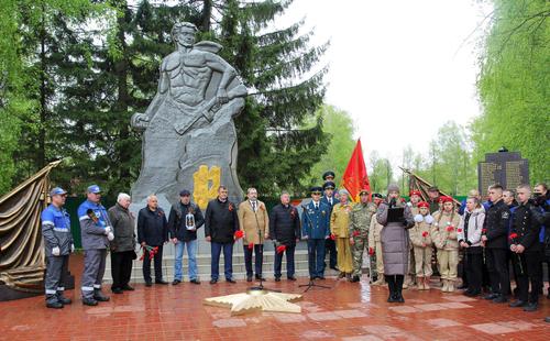 «Единая Россия»: Вечные огни зажглись на 22 мемориальных комплексах в 11 региона