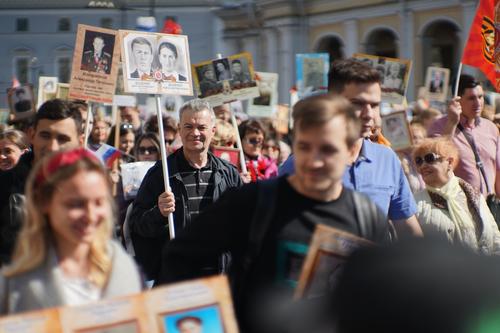 Акция Бессмертный полк состоялась в Петербурге, несмотря на запрет