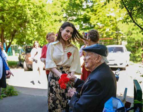 Галина Головченко поздравила ветеранов с Днем Победы