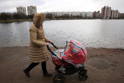 В Ленобласти материнский капитал без очереди будут получать многодетные семьи