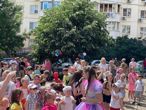 Депутат ЗСК Лобачев организовал в Краснодаре детский праздник