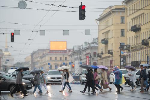 В Петербурге объявили «желтый» уровень погодной опасности из-за ветра и гроз
