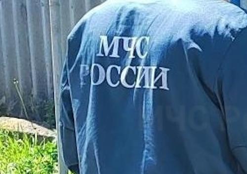 На месте обстрела жилого дома в Луганске из-под завалов спасли семь человек
