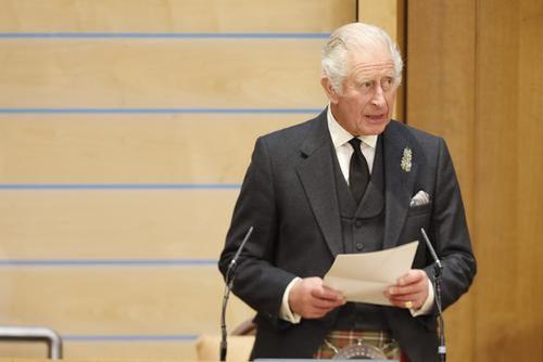 Mirror: король Британии Карл III хочет возобновить общение с детьми принца Гарри