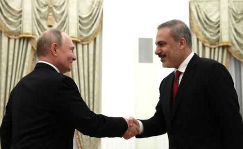 Путин встретился с министром иностранных дел Турции Фиданом