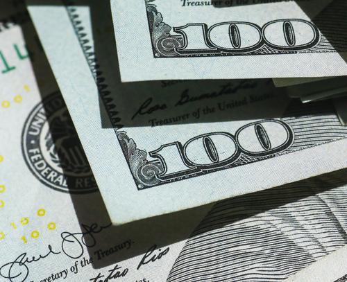 В Москве ряд банков поднял курс доллара