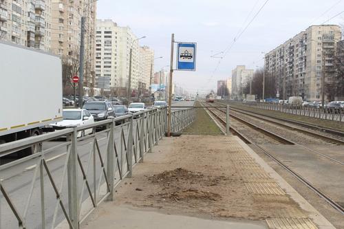 Жители Петербурга жалуются на грязь и песок на улицах города