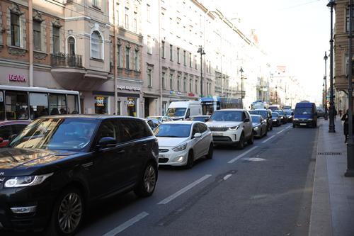 Движение на улицах Петербурга ограничат из-за праздников, съемок и фестивалей