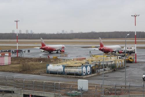 В аэропорту Пулково задержали шесть рейсов и отменили еще один