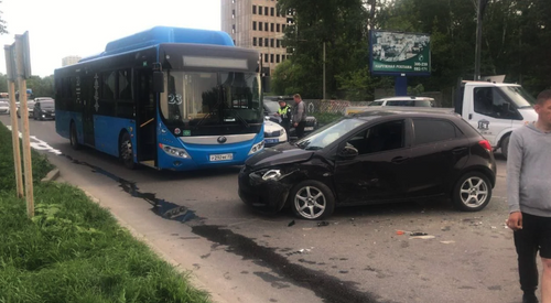 В Хабаровске три человека пострадали в аварии с автобусом
