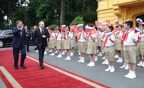 GT: визит Путина во Вьетнам продемонстрировал провал попыток США изолировать РФ