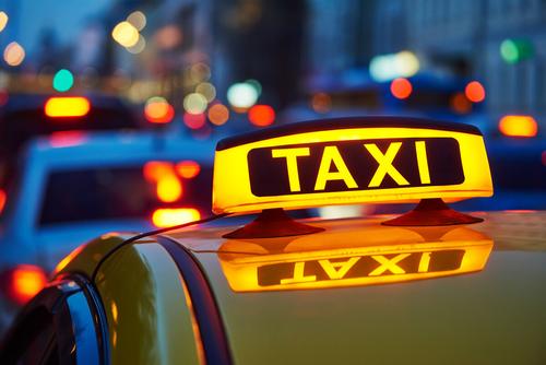 Хабаровский таксист украл у пассажира 30 тысяч рублей