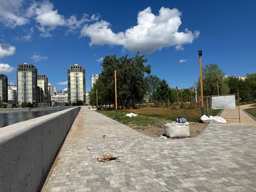 Петербуржцы жалуются на состояние Линейного парка на Васильевском острове 