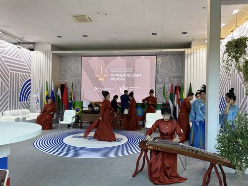 Представители Китая исполнили традиционные песни и танцы на второй день ПМЮФ
