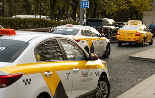 Петербуржцы жалуются на резкий рост цен на такси в преддверии «Алых парусов»
