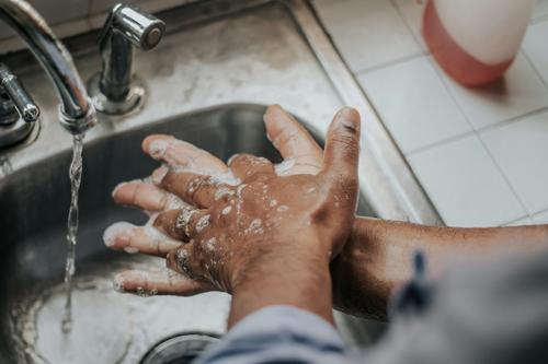 Частое мытье рук может развить онкологическое заболевание