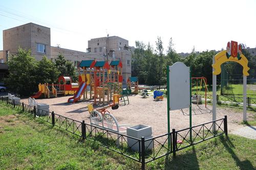 Петербуржцы за сутки направили свыше 60 жалоб на детские площадки