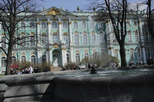 В Петербурге культурный отдых для семьи обойдется в более чем 120 тысяч рублей